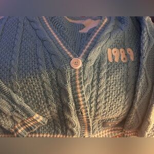 Taylor Swift cardigan 💙